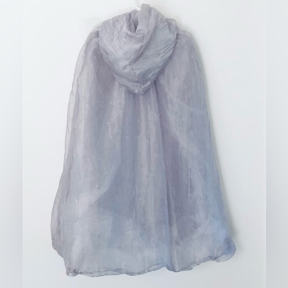 Cape iridescent sheer hooded Balloon cape in Silver size S-M & Petites 100% poly - Picture 6 of 12